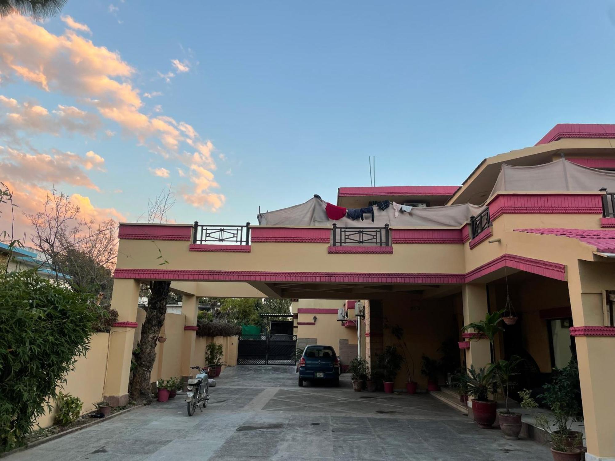 Casa Blanca Boutique Guest House Islamabad Exteriör bild