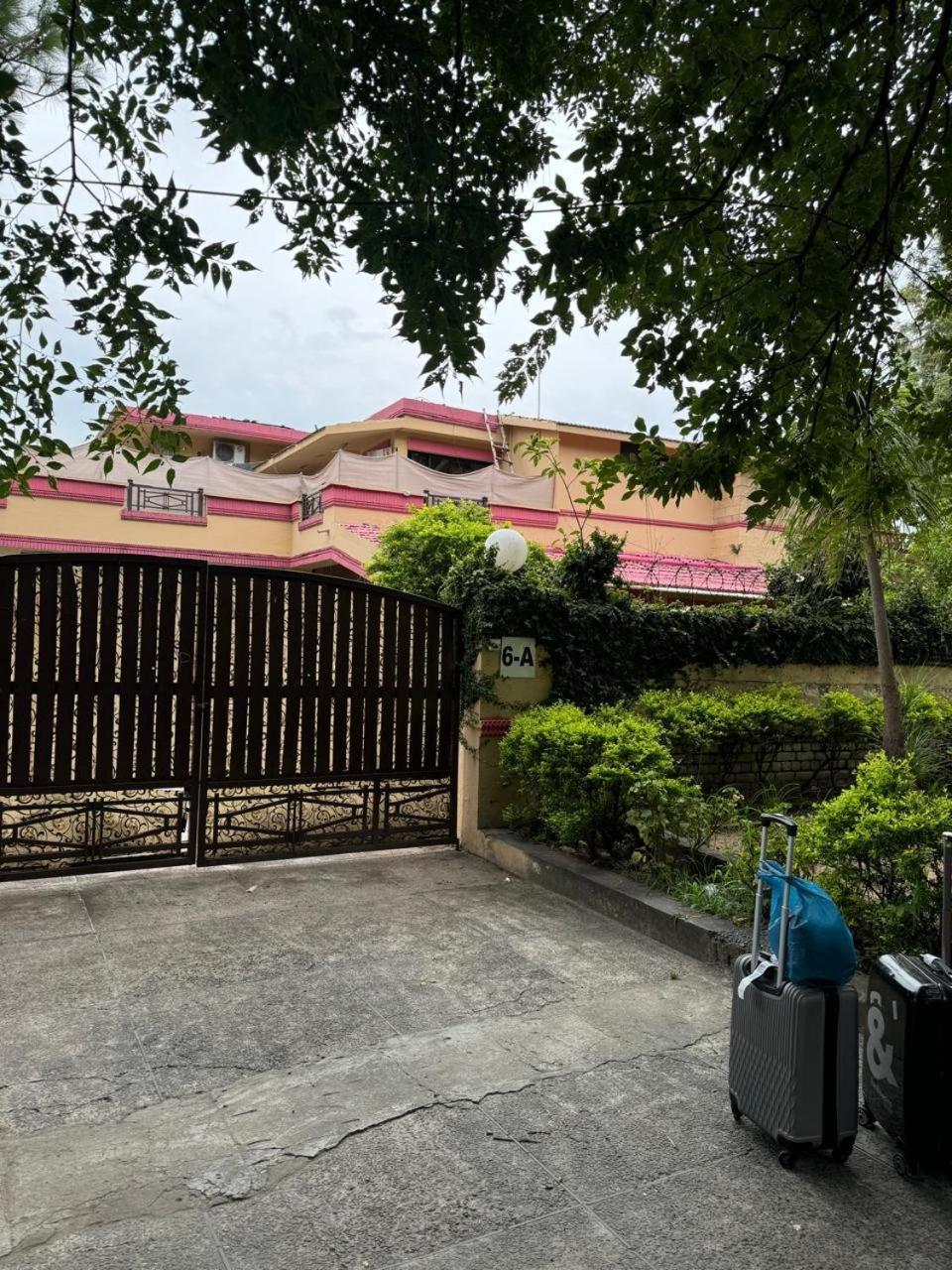 Casa Blanca Boutique Guest House Islamabad Exteriör bild